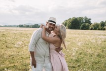 Družinsko fotografiranje Ljubljana – sproščeni trenutki v naravni svetlobi.