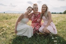 Družinsko fotografiranje Ljubljana – nežni in pristni trenutki v naravni svetlobi.