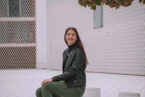 Portretno fotografiranje Kranj – osebni, lifestyle in profesionalni portreti v naravni svetlobi.